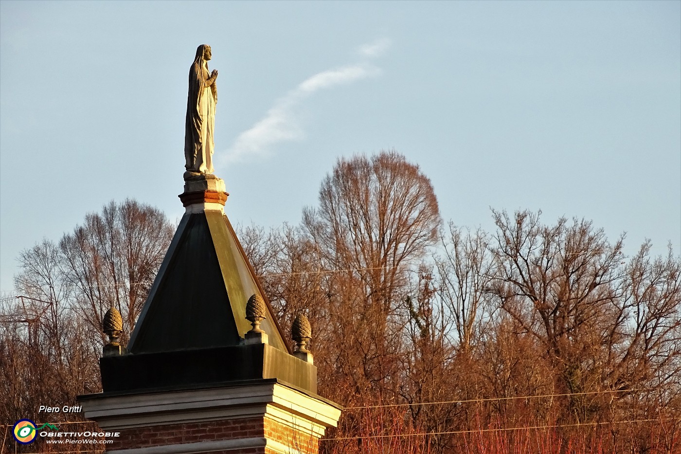 85 Statua della Madonna sul campaniletto del Santuario.JPG